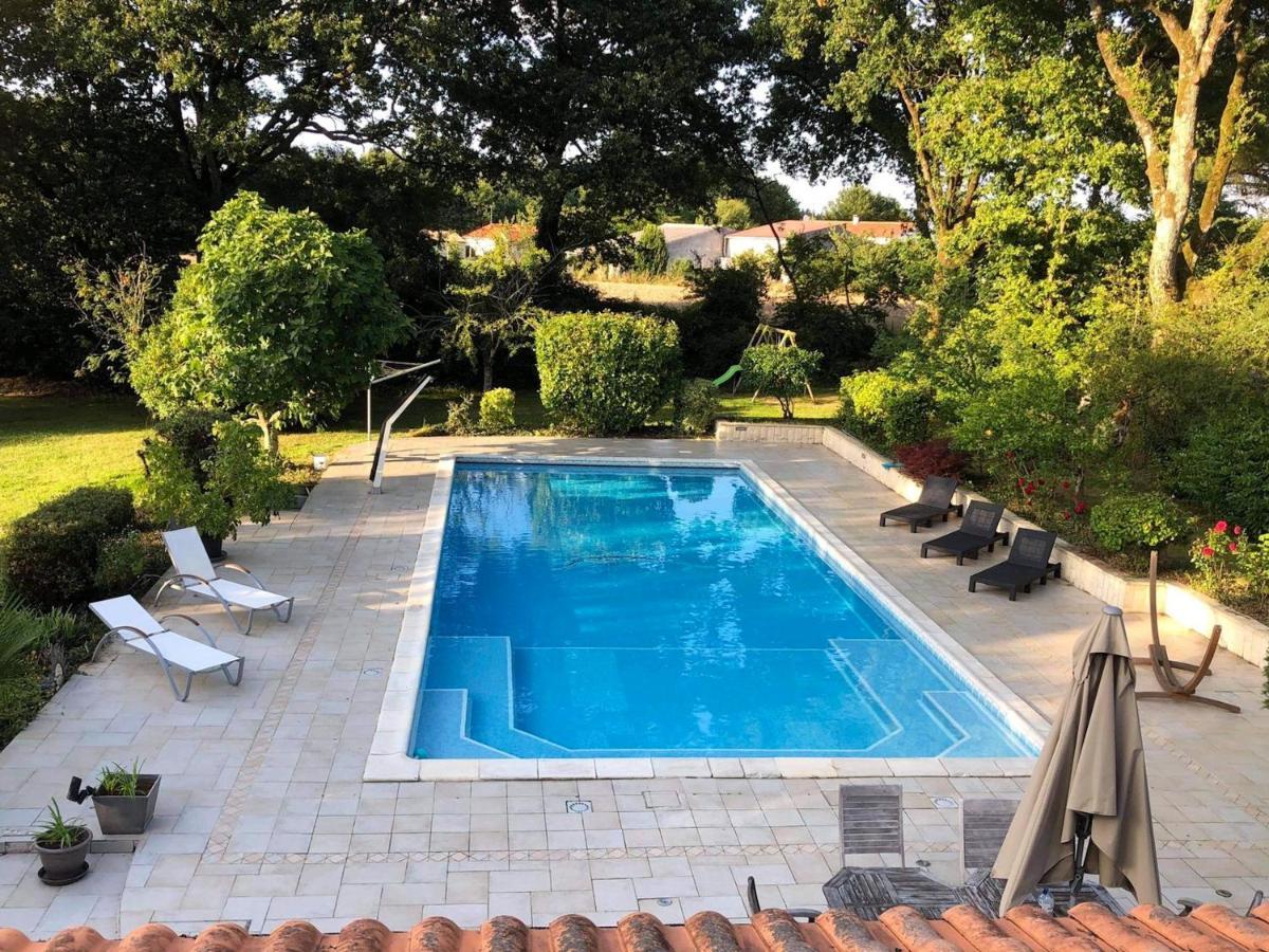Maison Charmante Avec Piscine Privee A Saint-Georges-De-Pointindouxc エクステリア 写真