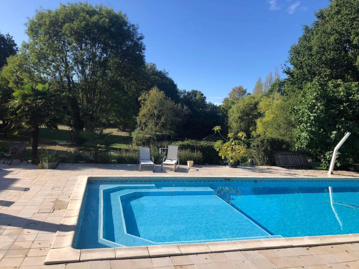 Maison Charmante Avec Piscine Privee A Saint-Georges-De-Pointindouxc エクステリア 写真